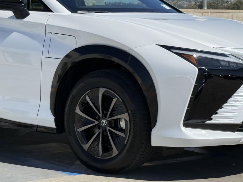 New 2026 Lexus RZ 350e PremiumImage 4