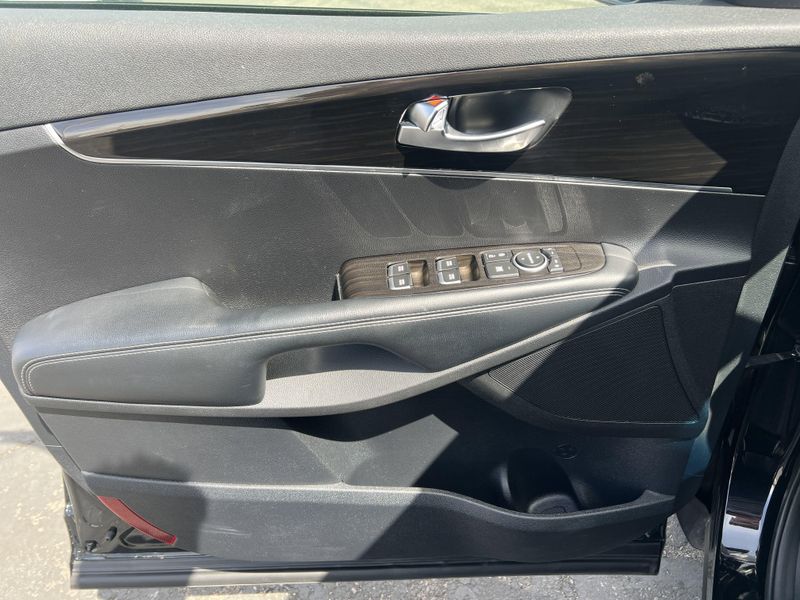 2019 Kia Sorento LXImage 5