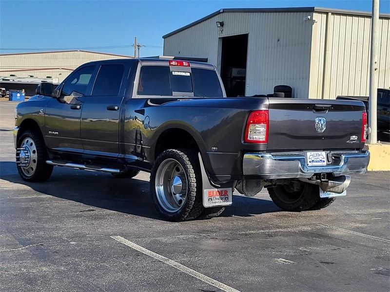 2022 RAM 3500 TradesmanImage 4