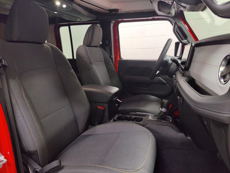 Used 2025 Jeep Wrangler 4xE Sahara 4WDImage 5