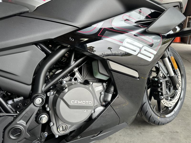 2025 CFMOTO 300SS Image 14