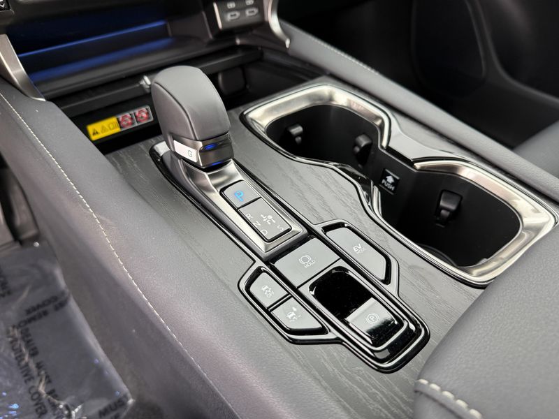 2025 Lexus RX Image 24