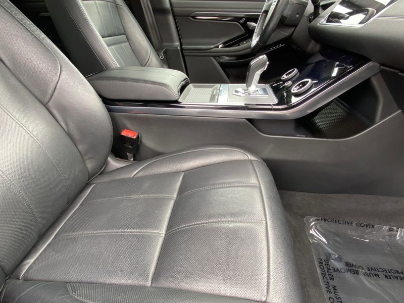 Used 2020 Land Rover Range Rover Evoque SEImage 12