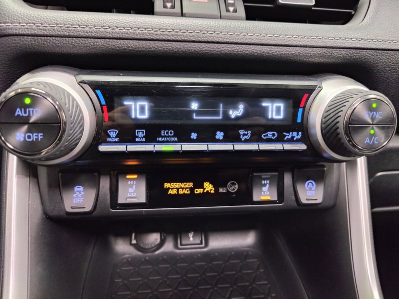 Used 2020 Toyota RAV4 XLE Premium AWD w/SunroofImage 9