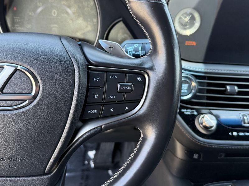 2021 Lexus LS 500Image 24