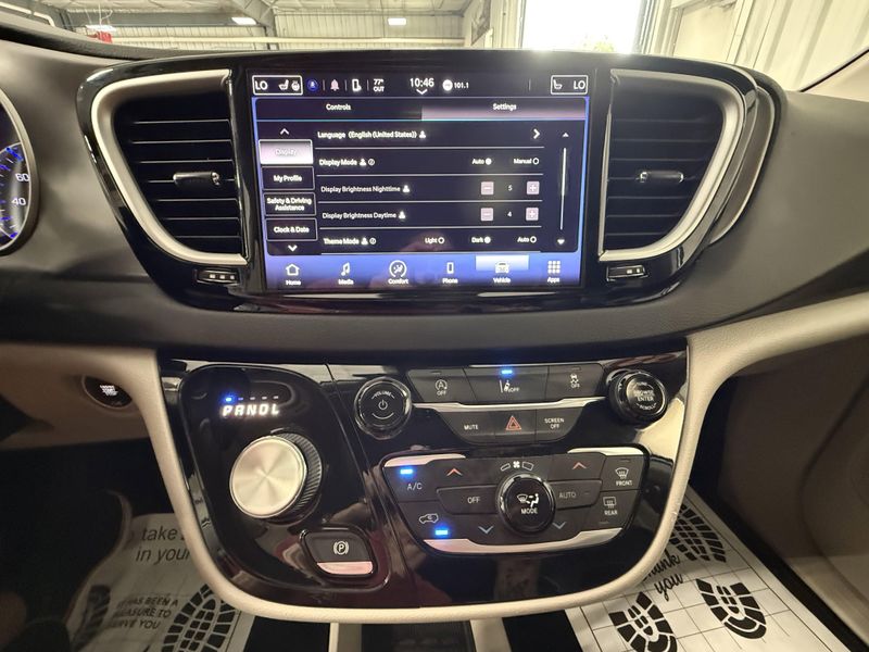 Used 2022 Chrysler Pacifica Touring LImage 30