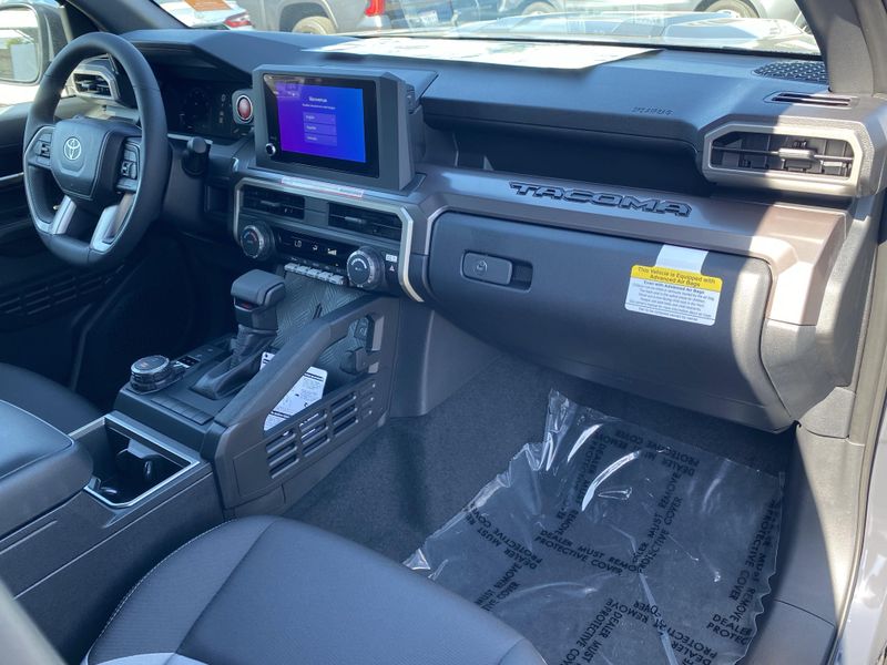 2025 Toyota Tacoma TRD SportImage 9