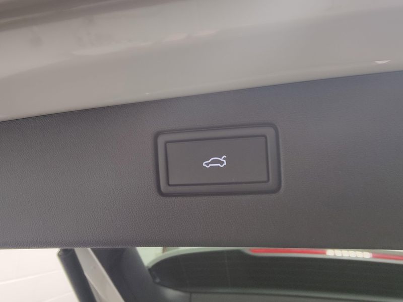 Used 2025 Volkswagen Tiguan SEL R-Line AWD w/Sunroof/NavImage 17