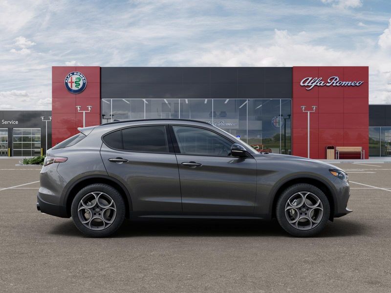 New 2025 Alfa Romeo Stelvio AwdImage 38