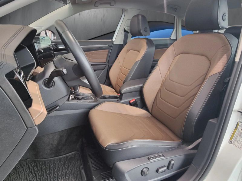 Used 2026 Volkswagen Jetta SEL w/Sunroof & NavImage 10