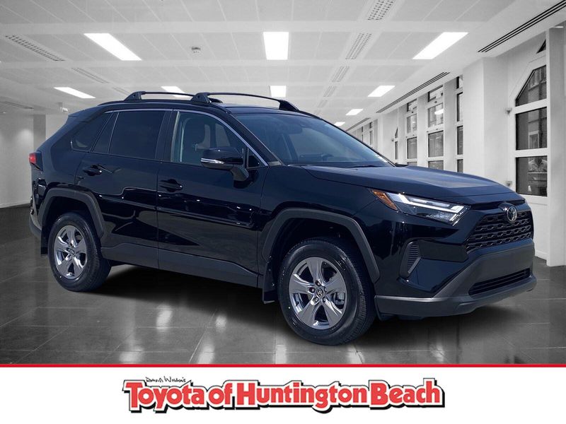 2025 Toyota RAV4 XLEImage 1