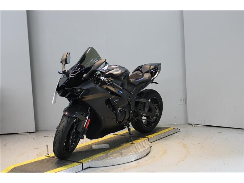 Used 2025 Kawasaki NINJA ZX-10R Image 3
