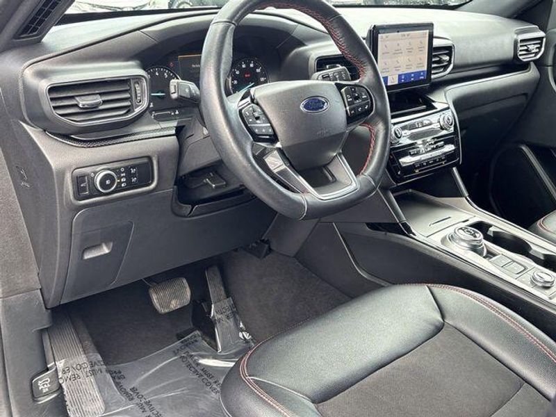 Used 2024 Ford Explorer ST-LineImage 18