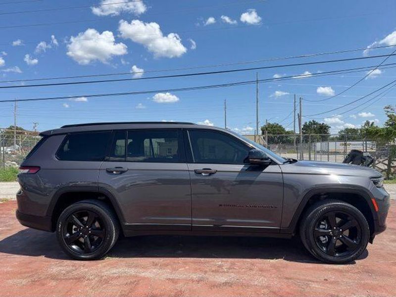 Used 2025 Jeep Grand Cherokee L Altitude XImage 4
