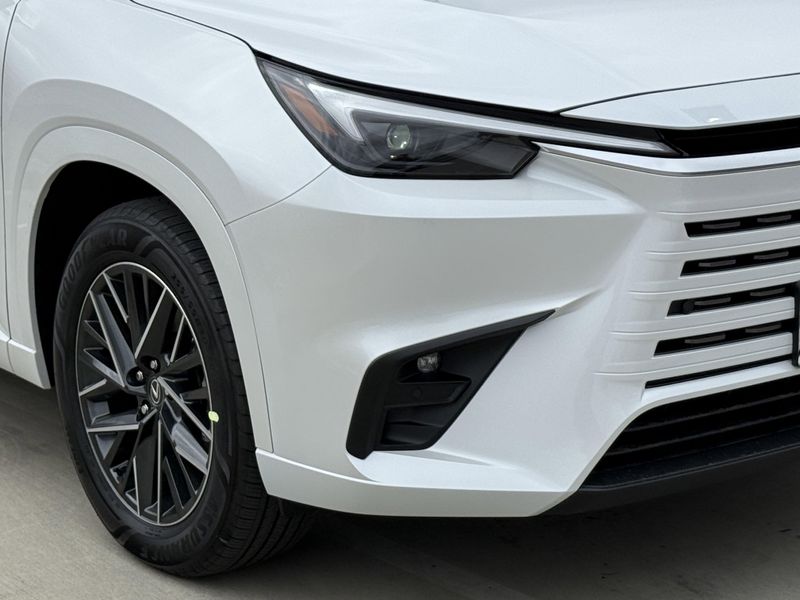 2025 Lexus TX Image 4