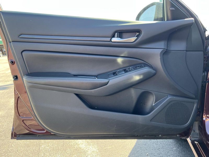 2024 Nissan Altima 2.5 SV photo 8
