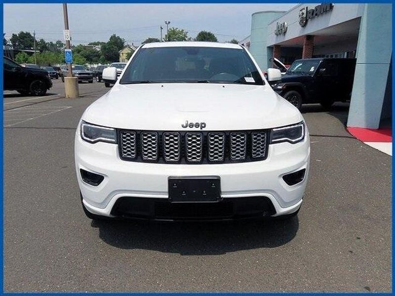 Used 2022 Jeep Grand Cherokee WK Laredo XImage 3