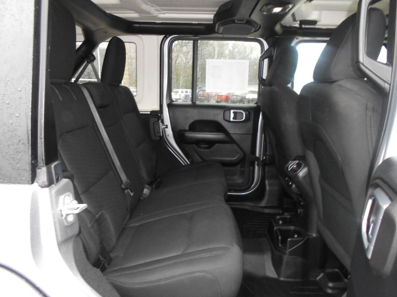 2018 Jeep Wrangler Unlimited SaharaImage 25