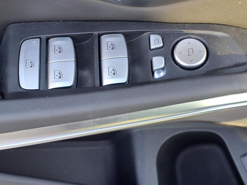 Used 2025 BMW M3 CompetitionImage 19