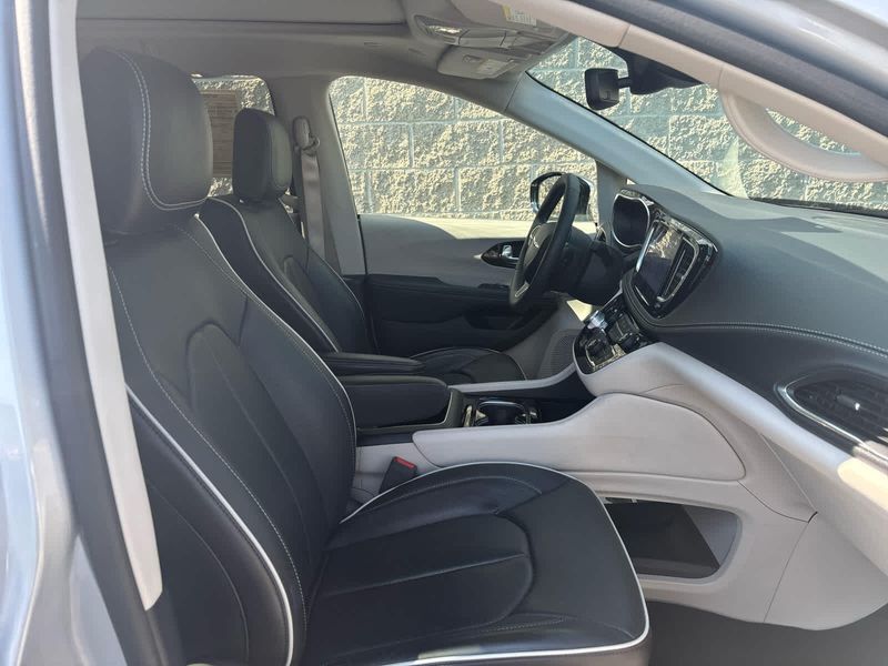 2023 Chrysler Pacifica Limited photo 25