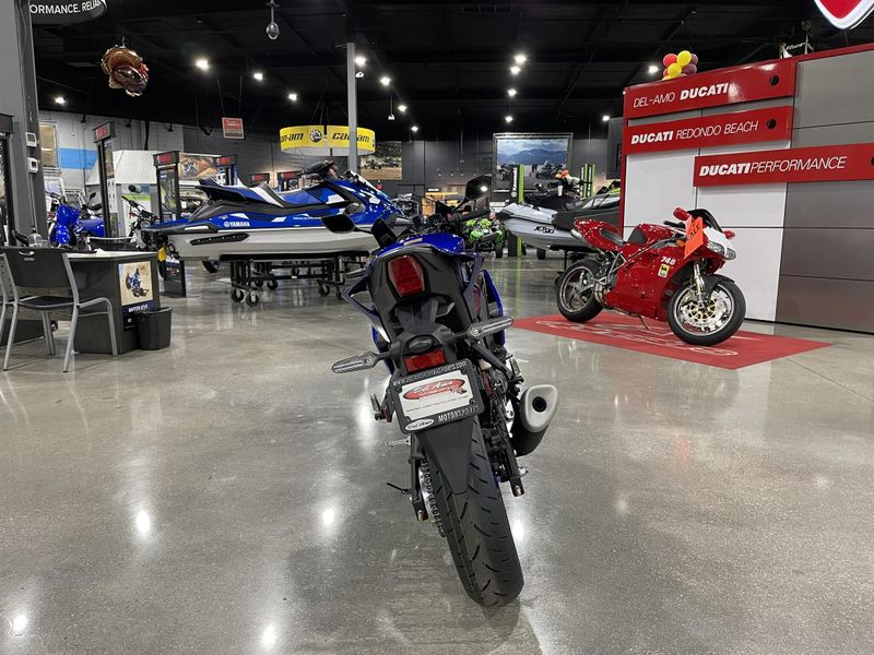 New 2025 Yamaha YZF-R3 ABS Image 6
