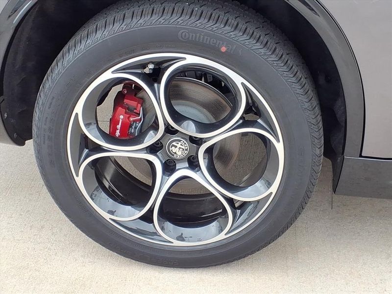 New 2025 Alfa Romeo Stelvio VeloceImage 6