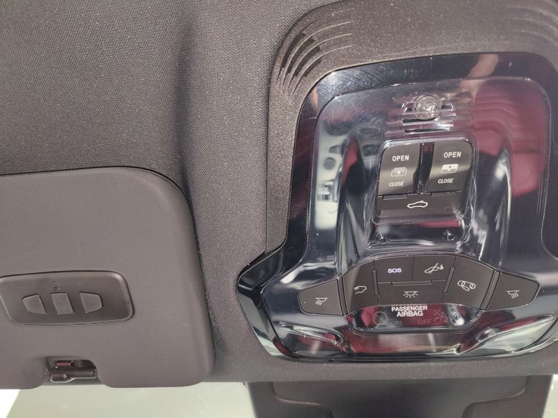 Used 2024 Alfa Romeo Stelvio Veloce AWD w/Activ AssistImage 25