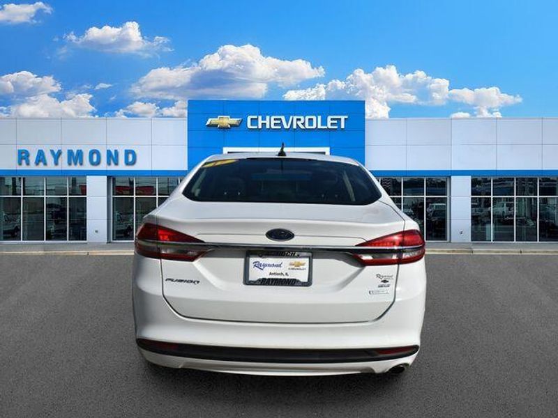 Used 2017 Ford Fusion SEImage 4