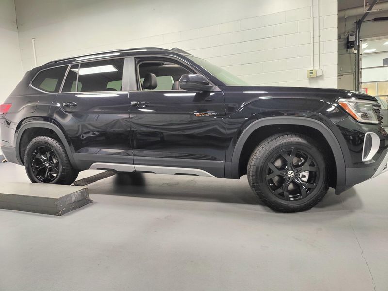 Used 2025 Volkswagen Atlas AWD Peak Edition w/SunroofImage 3
