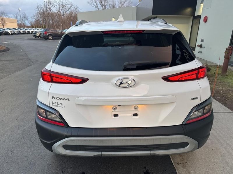 2022 Hyundai Kona SELImage 5