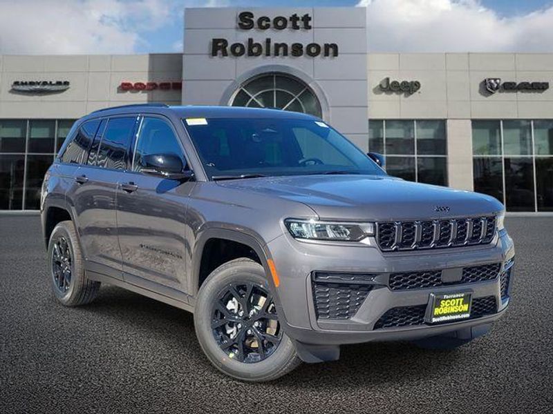 New 2026 Jeep Grand Cherokee Laredo Altitude 4x4