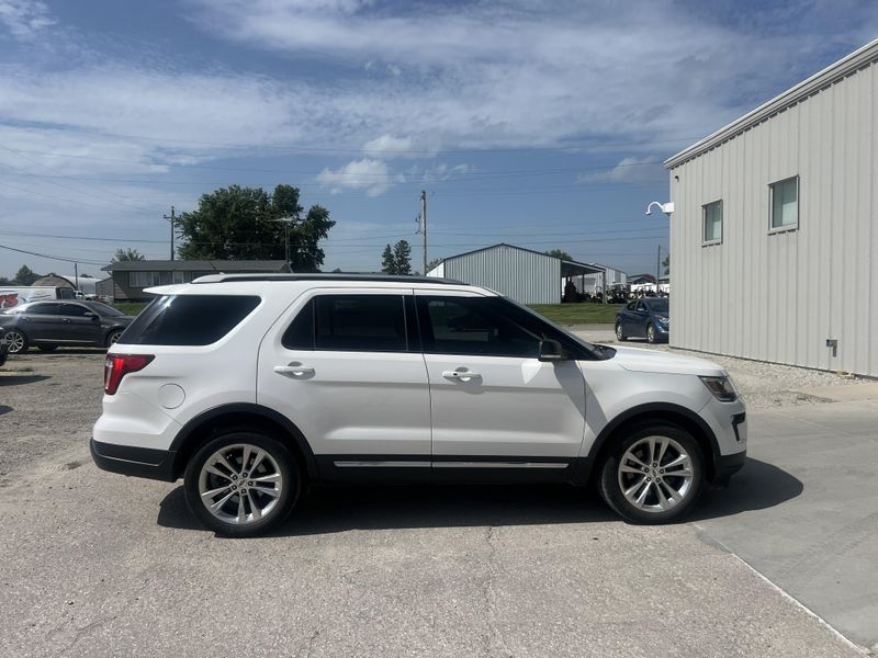 Used 2019 Ford Explorer XLTImage 2