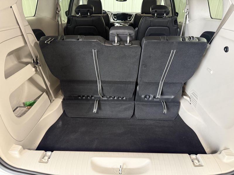 Used 2024 Chrysler Pacifica Touring LImage 5