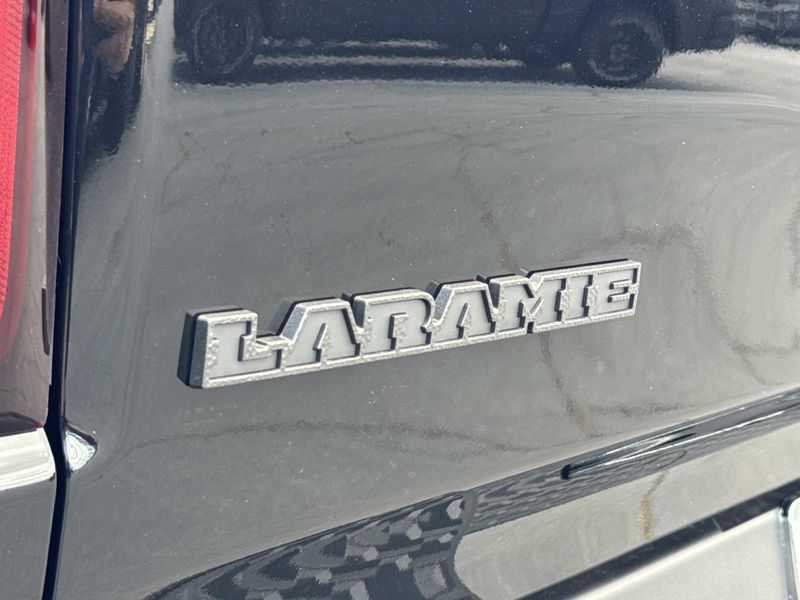 New 2026 RAM 1500 Laramie Crew Cab 4x2 5'7' Box