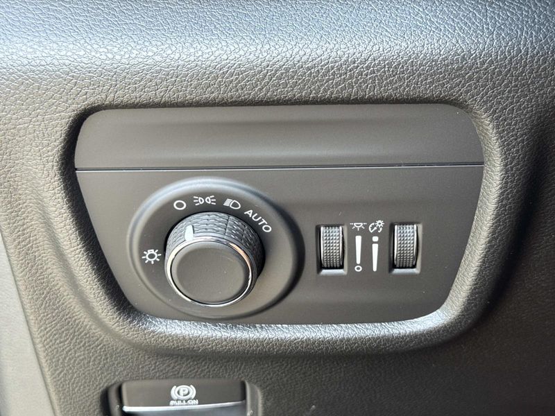 New 2026 Jeep Grand Cherokee Laredo X 4x2