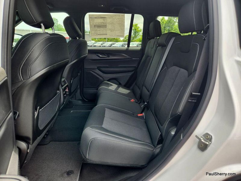 New 2025 Jeep Grand Cherokee Laredo 4x2Image 46