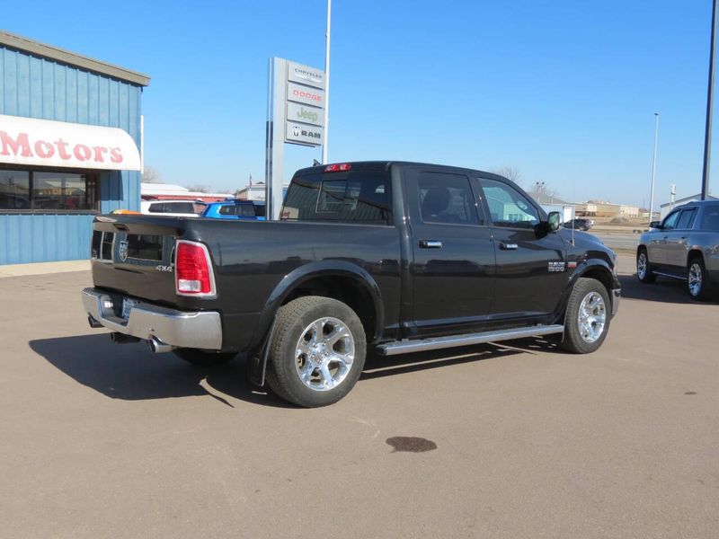 Used 2017 RAM 1500 Laramie 4x4 4dr Crew Cab 5.5 ft. SB PickupImage 5