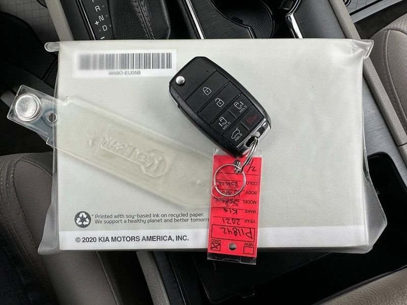 2021 Kia Sedona LXImage 8