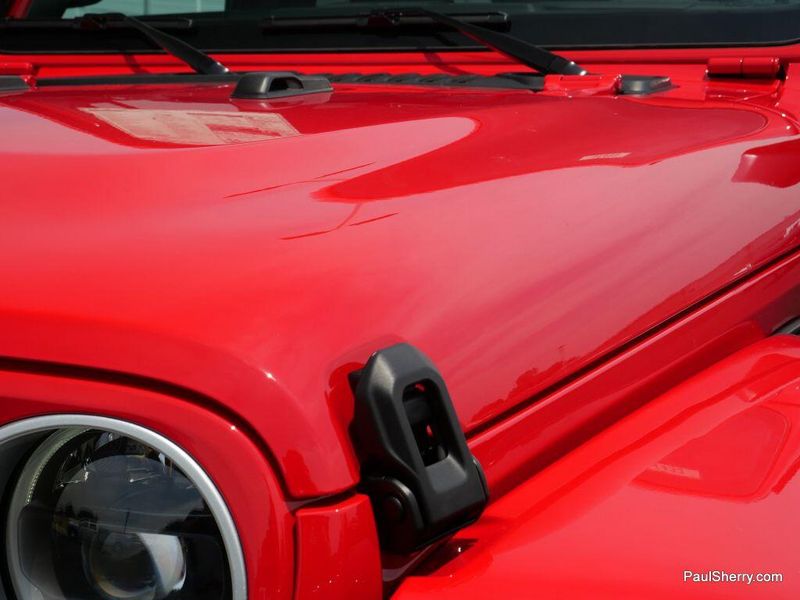 New 2025 Jeep Wrangler 4-door SaharaImage 24