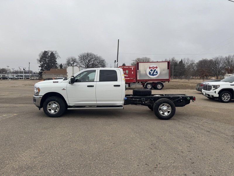 2024 RAM 3500 Chassis Cab TradesmanImage 5