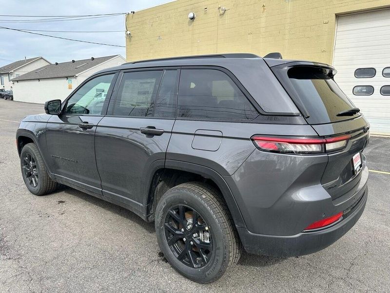 2025 Jeep Grand Cherokee Altitude X 4x4Image 10
