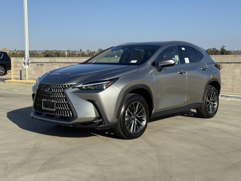 New 2026 Lexus NX 450h+ PremiumImage 5