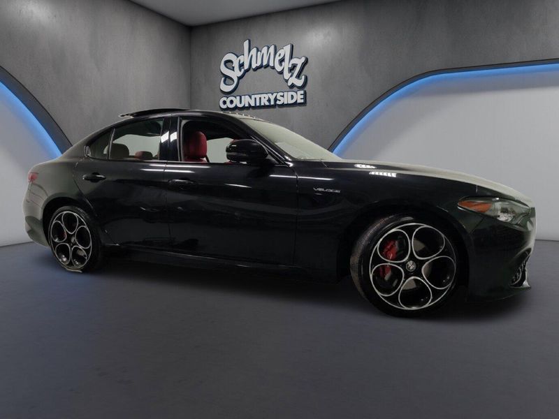 Used 2022 Alfa Romeo Giulia Veloce Premium AWD w/Sunroof/navImage 3