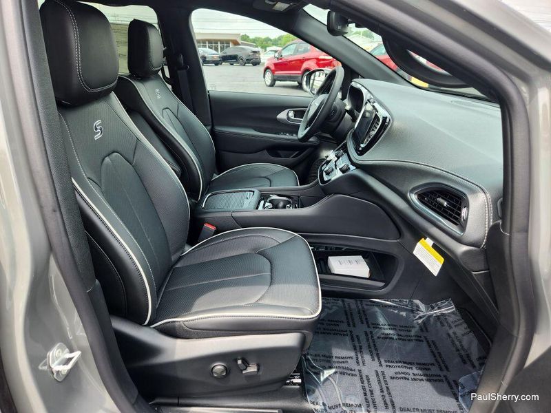 New 2025 Chrysler Pacifica LimitedImage 30