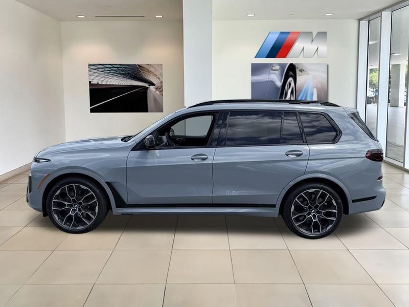 2025 BMW X7 M60iImage 9
