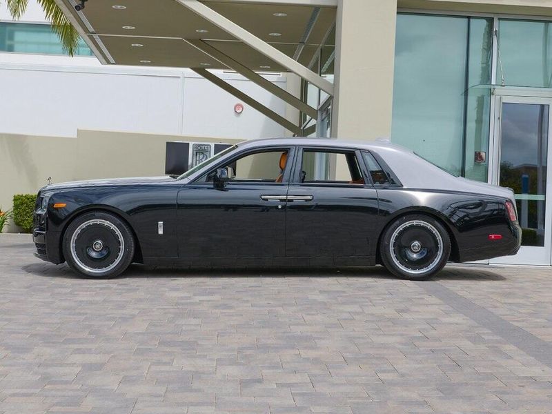 2025 Rolls-Royce Phantom Image 3