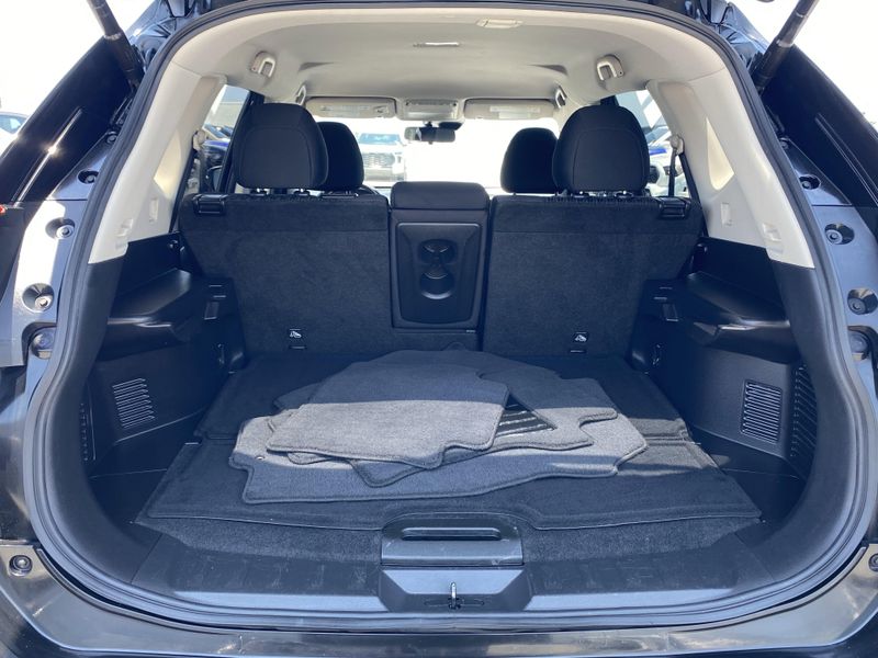 2019 Nissan Rogue SVImage 13