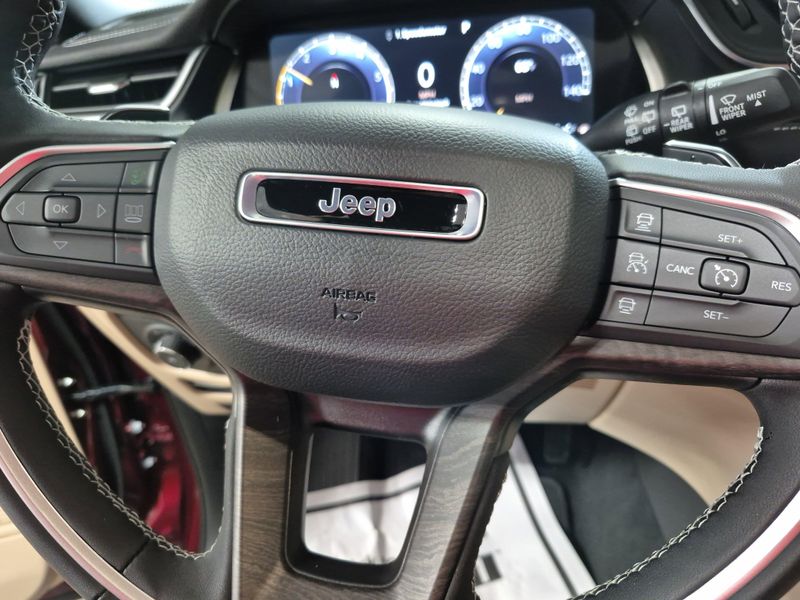 2025 Jeep Grand Cherokee Limited 4x4Image 27