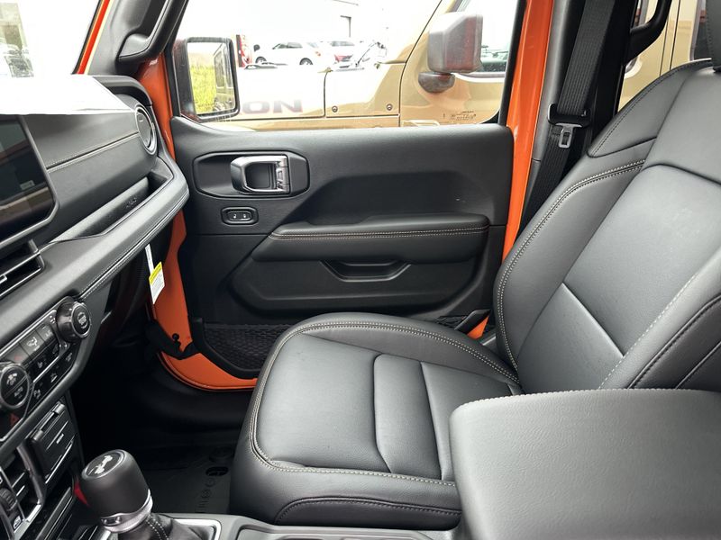 New 2025 Jeep Wrangler 4-door SaharaImage 27