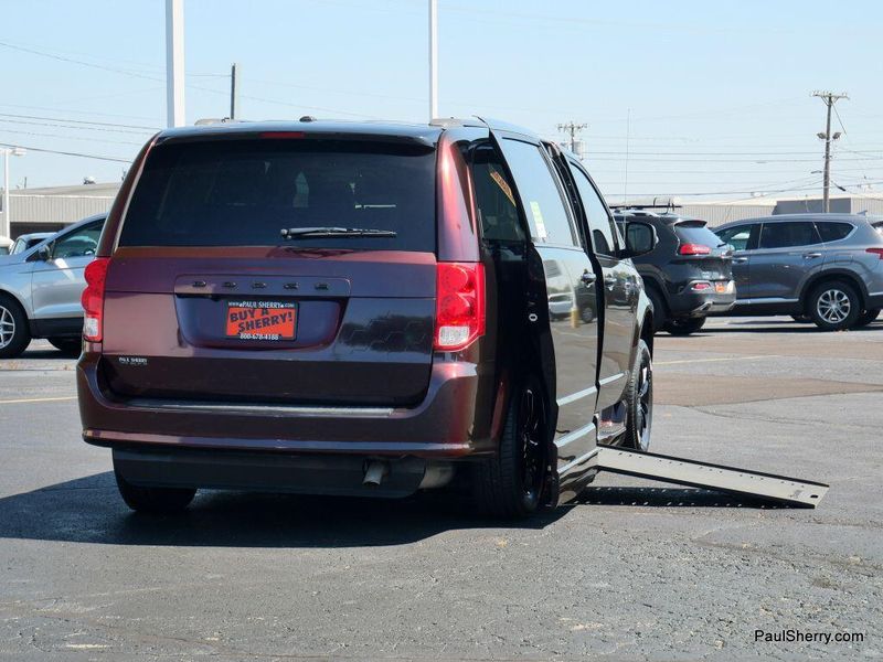 Used 2019 Dodge Grand Caravan SXTImage 9